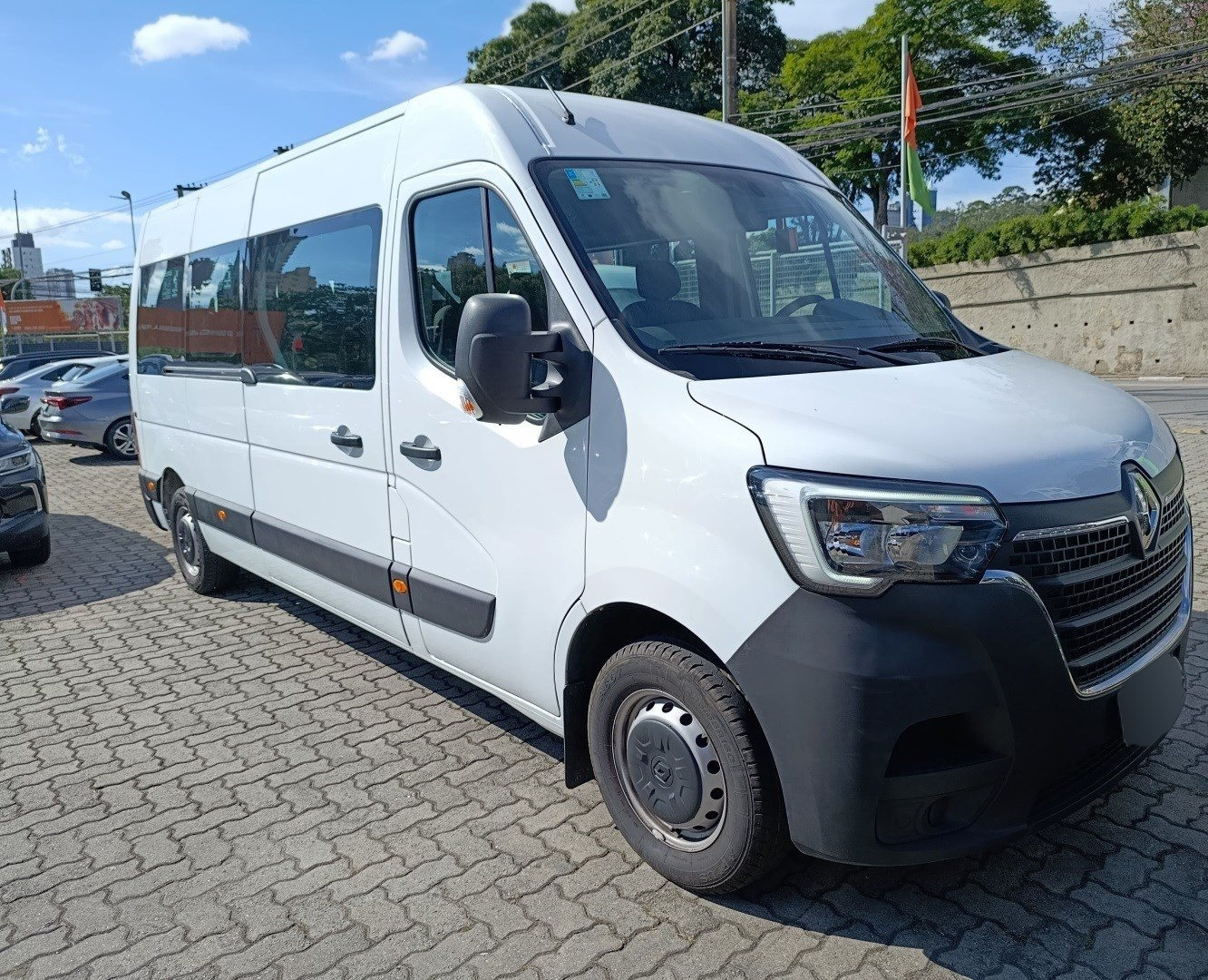 LOTE 005 MASTER MINIBUS EXECUTIVE