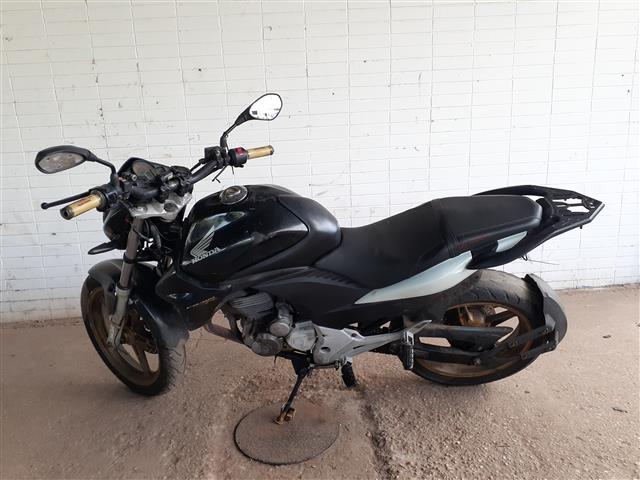 LOTE 008 CB 300R 2015/2015